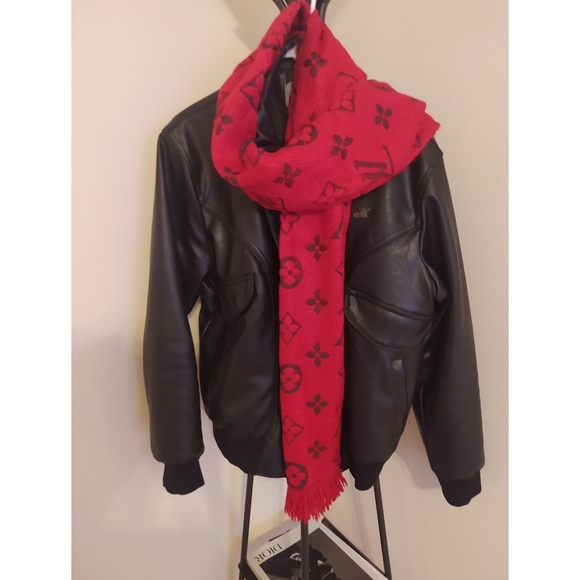Louis Vuitton Logomania Scarf - Picture 11 of 11